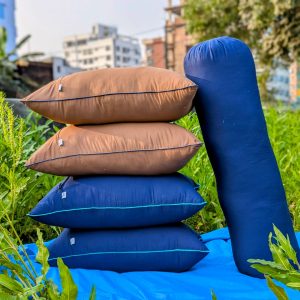 4 টি মাথার বালিশ ১ টি কোল বালিশ