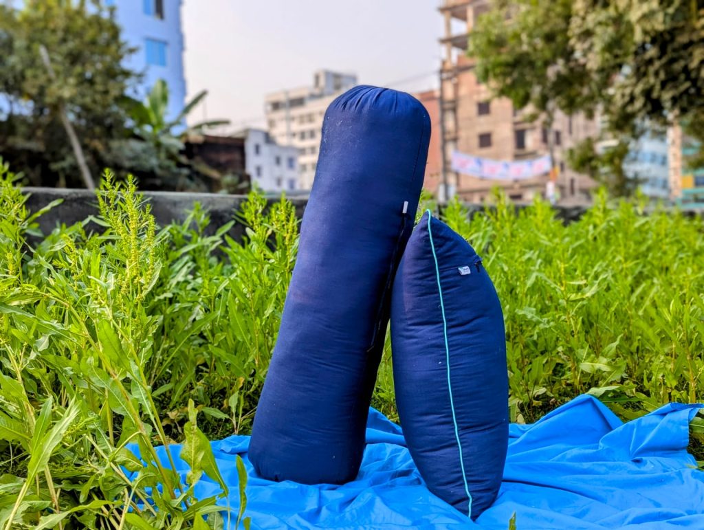 ১ টি মাথার বালিশ ১ টি কোল বালিশ